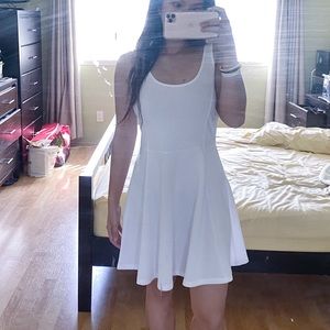 ❌ White Sleeveless Skater Dress - H&M